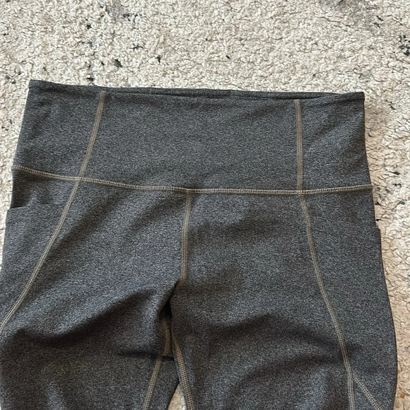 Athleta Salutation Stash Pocket Capri / Crop w/pockets Women’s Medium Gray Solid - Picture 3 of 5